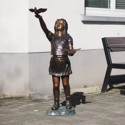 Bronzen beeld Meisje met 2 vogeltjes 111x50x55cm