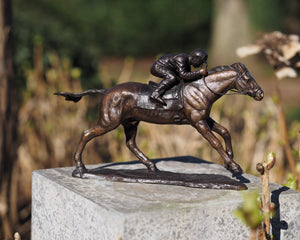Bronzen beeld Jockey op paard (klein) 17x7x28cm