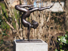 Bronzen beeld Yoga Meisje Handstand 36x12x40cm