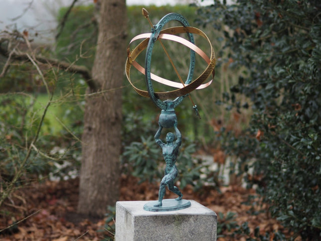 Bronzen Man met zonnewijzer 70x33x35cm