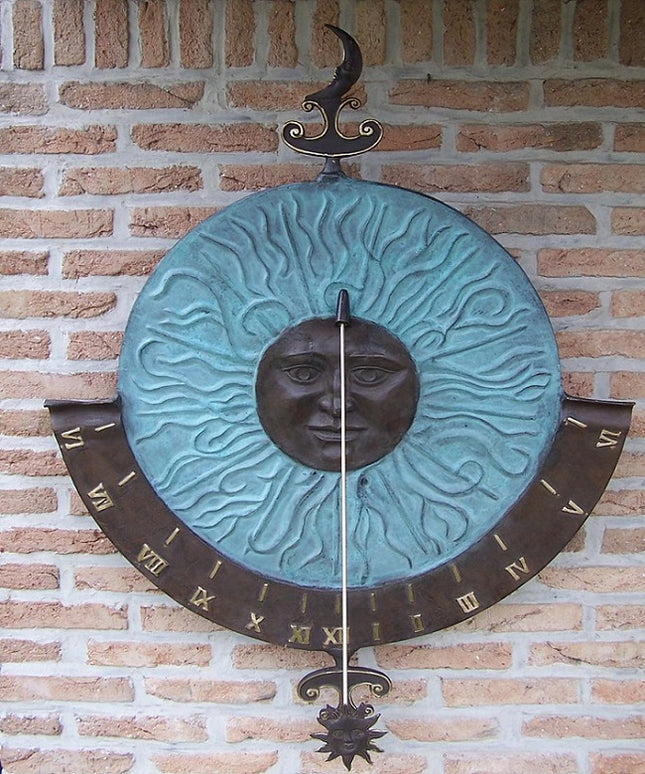 Bronzen Grote zonnewijzer  muurbevestiging 85x40x85cm