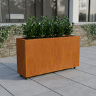 Langwerpige cortenstalen plantenbak met wielen 150x40x80 cm