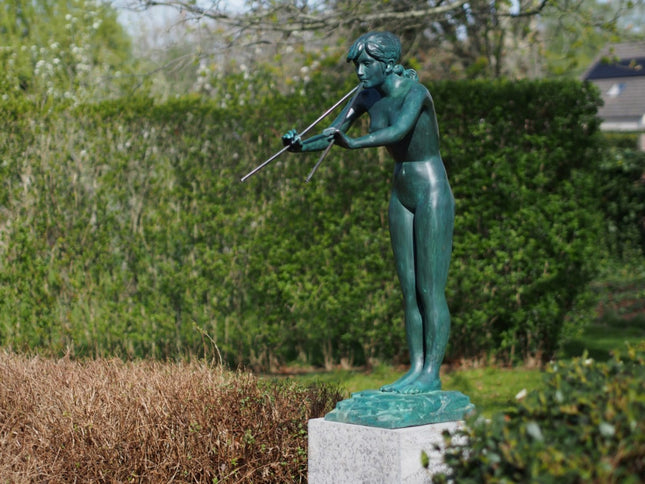 Bronzen beeld Vrouw met fluit 120x35x71cm 20kg