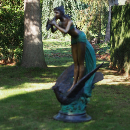 Bronzen beeld Vrouw op vogel 165x72x88cm 52kg