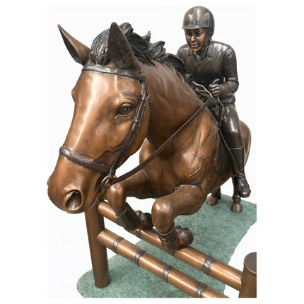 Tuinbeeld Springend Paard Met Jockey Brons